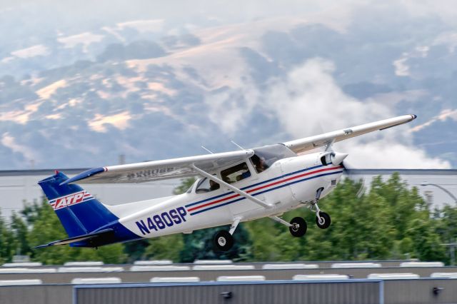 Cessna Skyhawk (N480SP) - Cessna 172S departs Livermore Municipal Airport (CA). July 2021