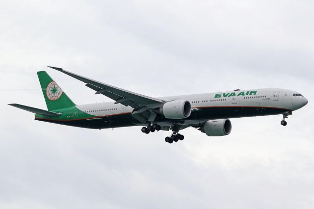 Boeing 777-200 (B-16725)