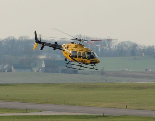 Bell JetRanger (N407H) - Departing ramp area...