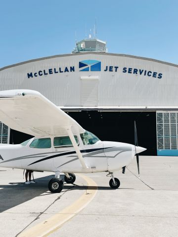 Cessna Skyhawk (N734DA)