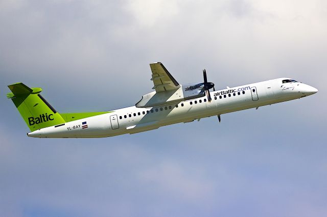 de Havilland Dash 8-400 (YL-BAY)