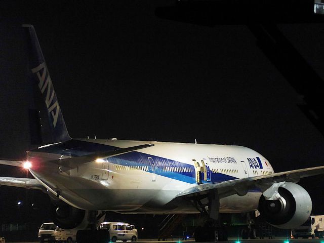 BOEING 777-300ER (JA781A) - I take a picture on May 13, 2017.