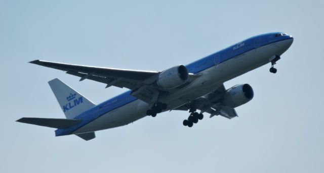 Boeing 777-200 (PH-BQA) - Minutes before landing, summer 2019.