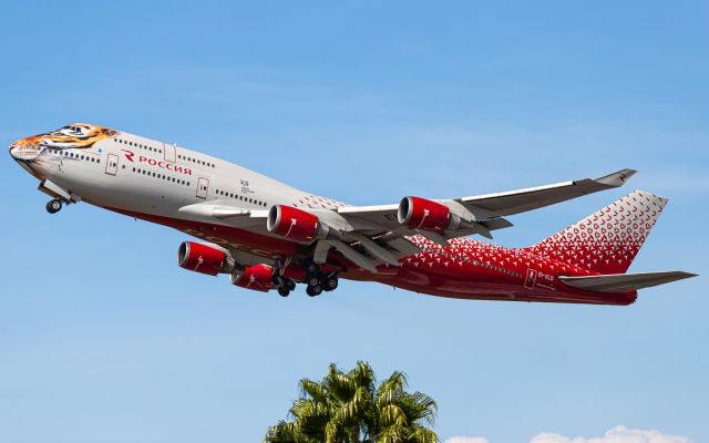 Boeing 747-400 (EI-XLD)