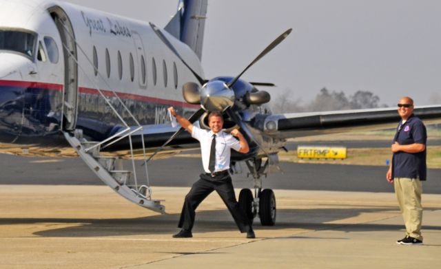 Beechcraft 1900 (N184UX) - VOGUE, Strike a pose.