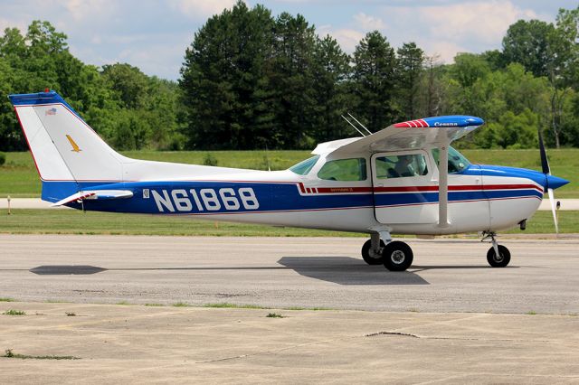 Cessna Skyhawk (N61868)