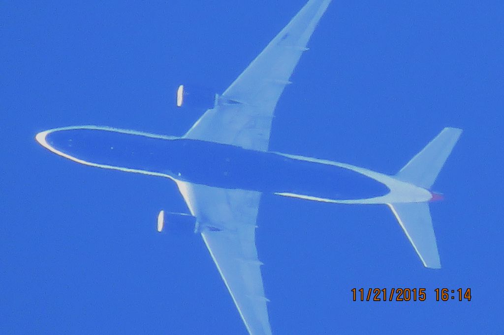 Boeing 777-200 (G-YMMO)