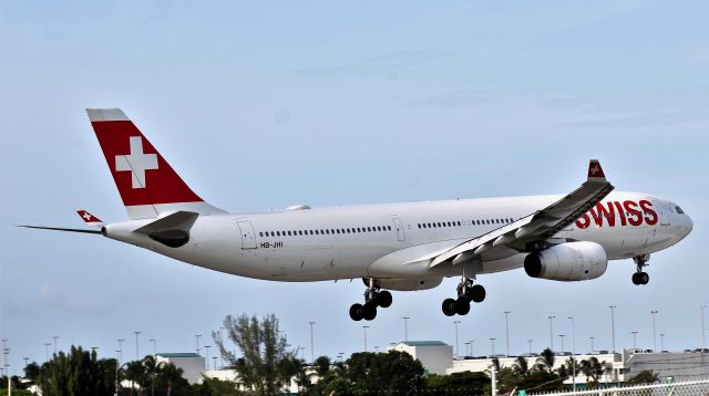 Airbus A330-300 (HB-JHI)