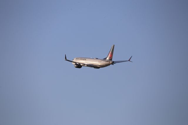 Boeing 737 MAX 8 (C-GEHI)