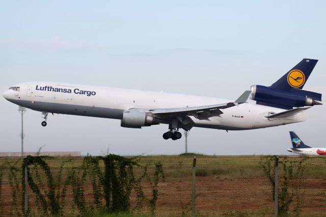 Boeing MD-11 (D-ALCE)