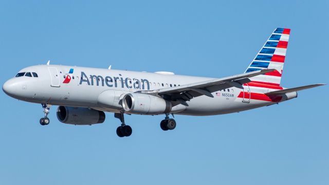 Airbus A320 (N650AW) - Arriving 16L from Phoenix