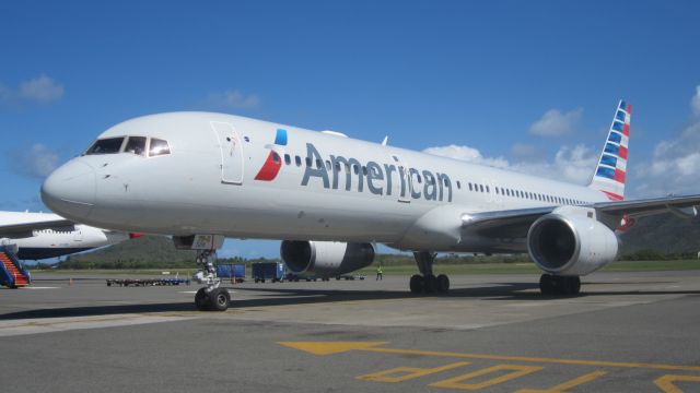 Boeing 757-200 (N692AA)