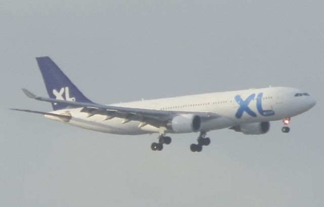 Airbus A330-200 (CS-TOP)
