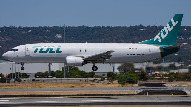 BOEING 737-400 (ZK-JTQ)