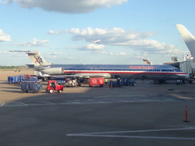 McDonnell Douglas MD-83 (N984TW) - The last ever built MD-80 is right beside me at Dallas.....AWESOME!!! Date - May 5, 2019 Please check out my Super 80 movie on my Youtube channel called Brennan's flight factor, it's very awesome and retro!