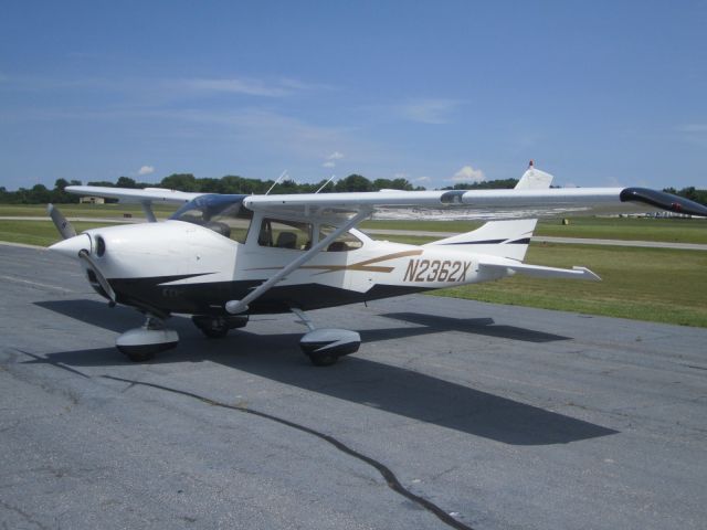 Cessna Skylane (N2362X)