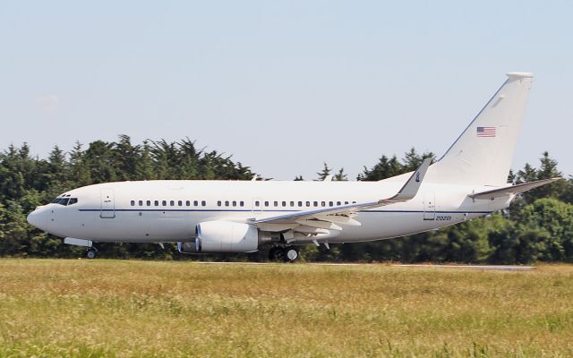 Boeing 737-700 (02-0201) - boxer45 usaf c-40c 02-0201 dep shannon 29/6/18.