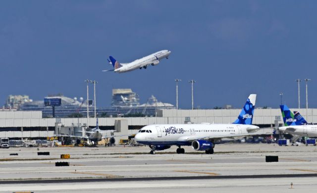 Airbus A320 (N649JB)