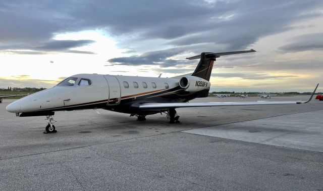 Embraer Phenom 300 (N358FX)