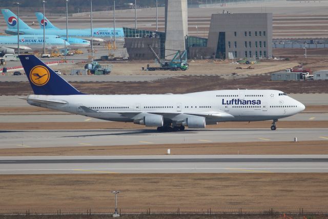 Boeing 747-400 (D-ABVS)