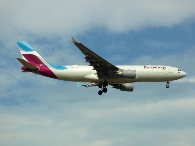 Airbus A330-200 (D-AXGB)