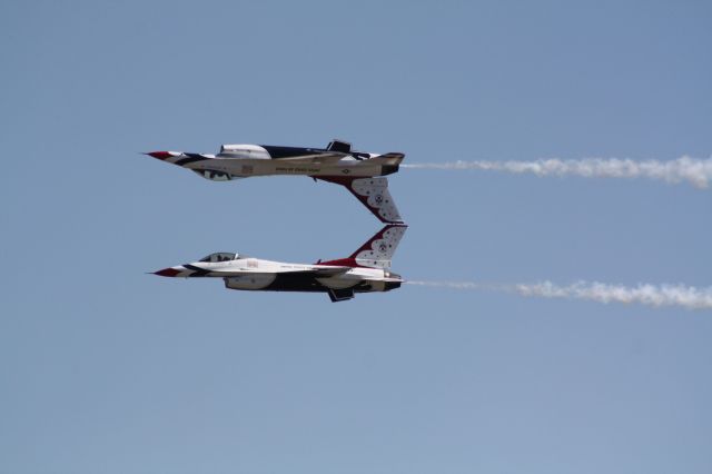 Lockheed F-16 Fighting Falcon — - Fairchild AFB Skyfest 2010