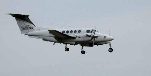 Beechcraft Super King Air 200 (N200VA) - On final is this 1977 Beechcraft 200 Super King Air in the Autumn of 2020.