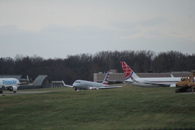 Embraer 175 — - American E175 arriving 18L with N395CM in the background