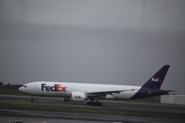 Boeing 777-200 (N846FD)