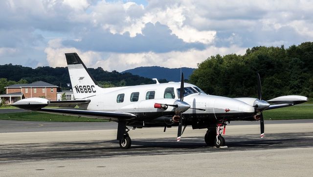 Piper Cheyenne 2 (N88BC)