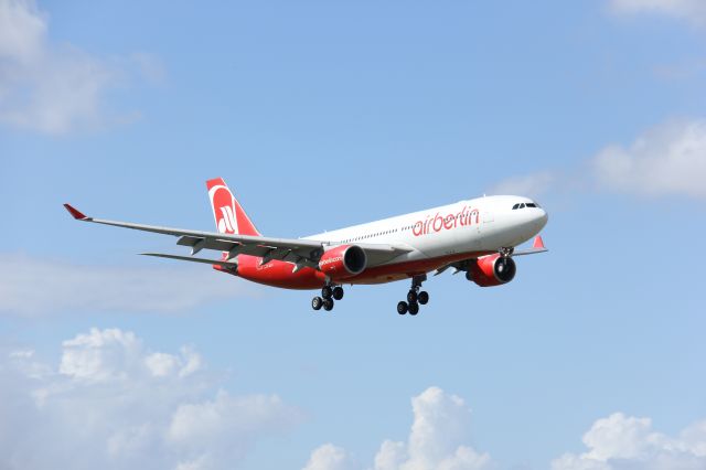 Airbus A330-300 (D-ALPI)