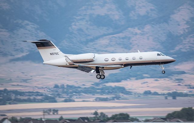 Gulfstream Aerospace Gulfstream IV (N37EC) - GIV arriving into KBZN AUG-11,2022