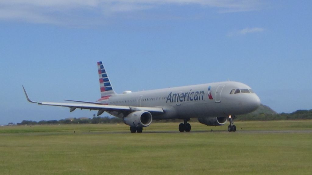 Airbus A321 (N146AA)