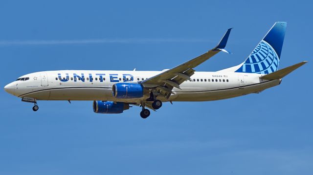 Boeing 737-800 (N14249)