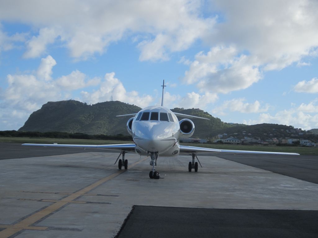 Dassault Falcon 2000 (N37EA)