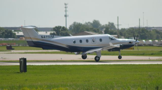 Pilatus PC-12 (N411VM) - N411VM touching down on Runway 15 in Sioux Falls SD