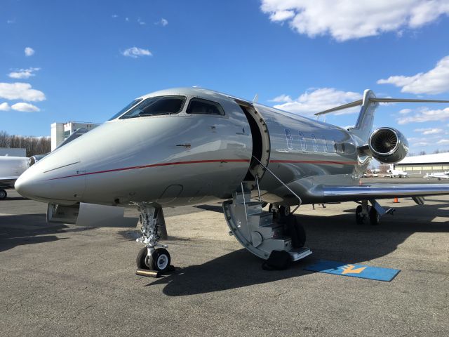 Canadair Challenger 350 (N352VJ)