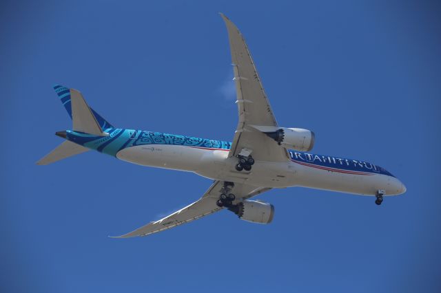Boeing 787-9 Dreamliner (F-OMUA)