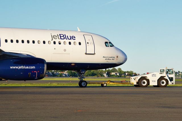 Airbus A320 (N559JB) - BLUE -Move CREW !