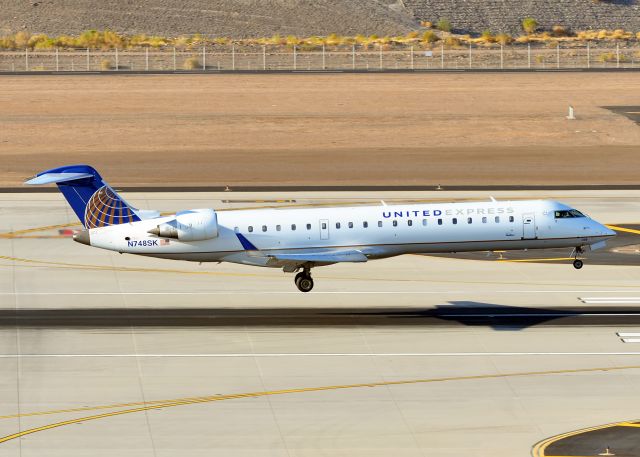 Canadair Regional Jet CRJ-700 (N748SK)