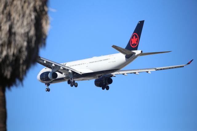 Airbus A330-300 (C-GFAF)