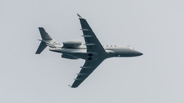 Bombardier Challenger 300 (N825TB)