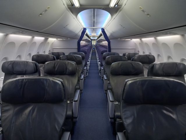 Boeing 737-700 (HP-1834CMP)