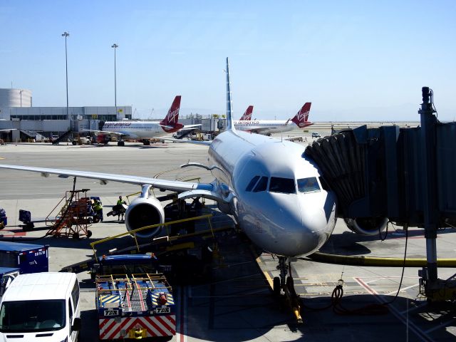 Airbus A321 (N581UW)