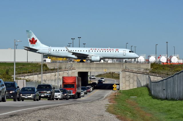 Embraer ERJ-190 (C-FMZB)