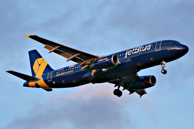 Airbus A320 (N775JB)