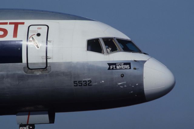 Boeing 757-200 (N5532) - at San Francisco Intl Airport on 1991/09/11