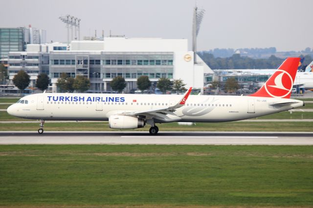 Airbus A321 (TC-JSE)