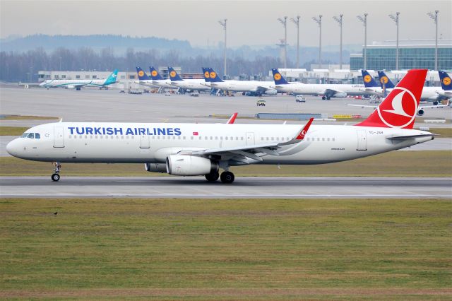 Airbus A321 (TC-JSH)