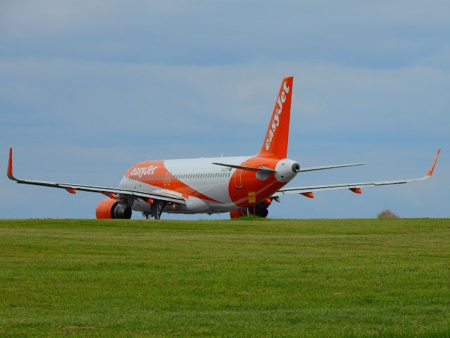 Airbus A320 (G-EZOP) - EPLB